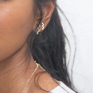 NWT MUNS Ipanema Studs Small 18k Gold Plated Squiggle Wave Shape Earrings